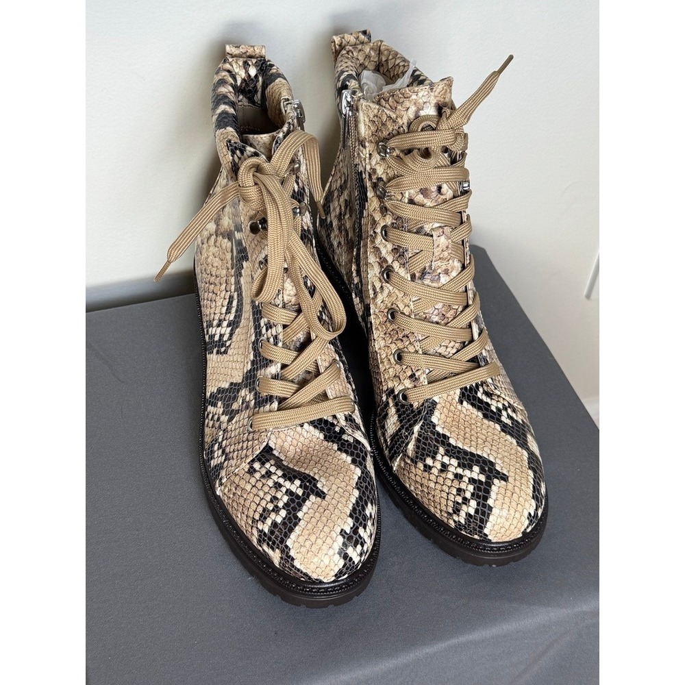 Vince Camuto Snakeskin Print Lace Up Combat Ankle Boots VC-GABRIENA Size 8.5W